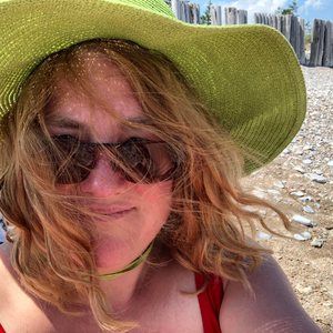 Meet your Posher, Elizabeth